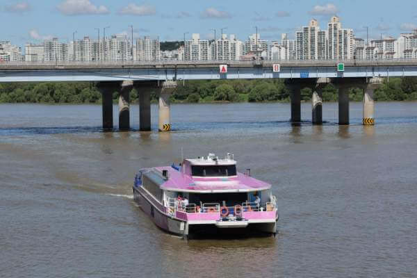 한강버스 운항중단 논란확산