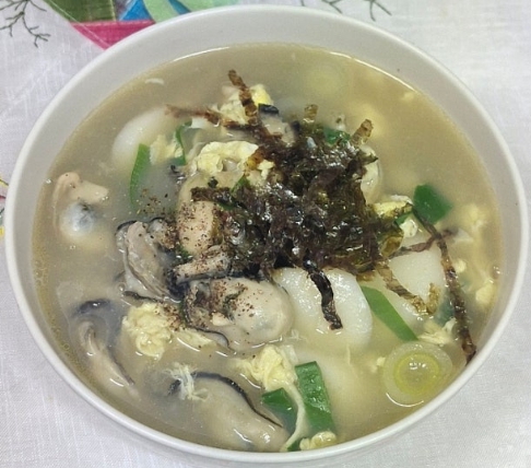 한국의 떡 종류 떡국-굴 떡국