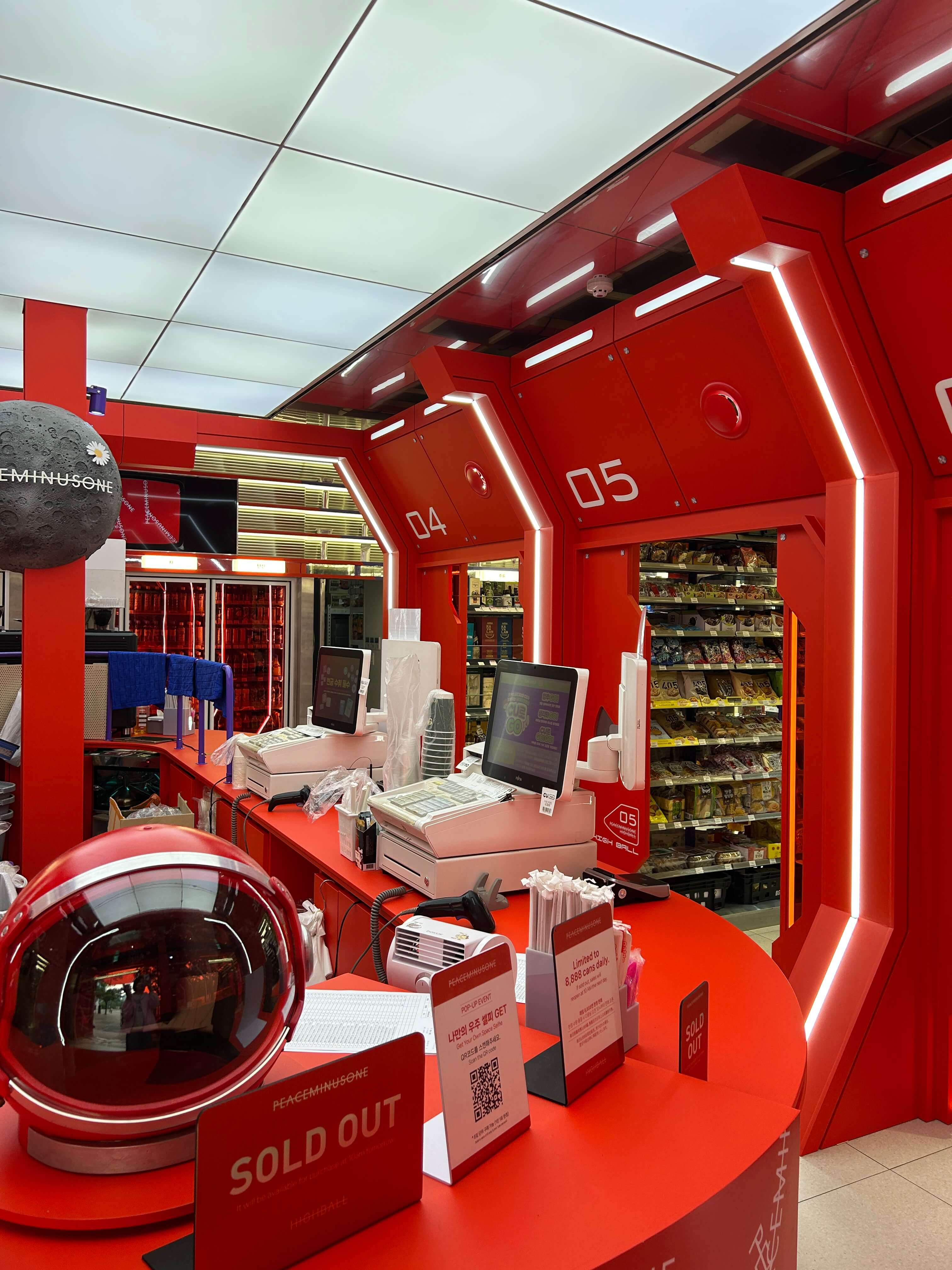 지드래곤, 지디 피스마이너스원 레드 CU 올림픽광장점 팝업스토어 내부