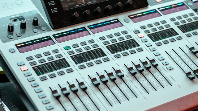 오디오 믹서(audio mixer) 이미지