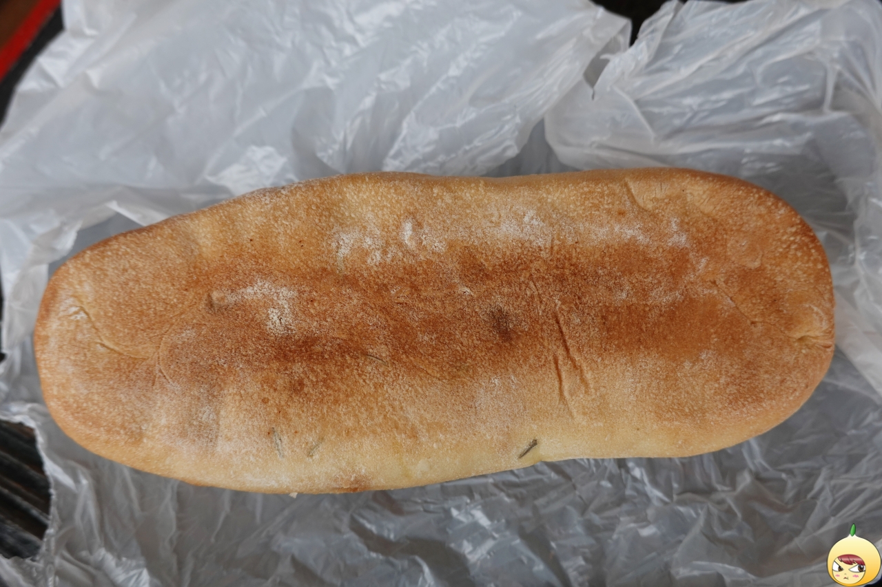 소금빵 뒷면