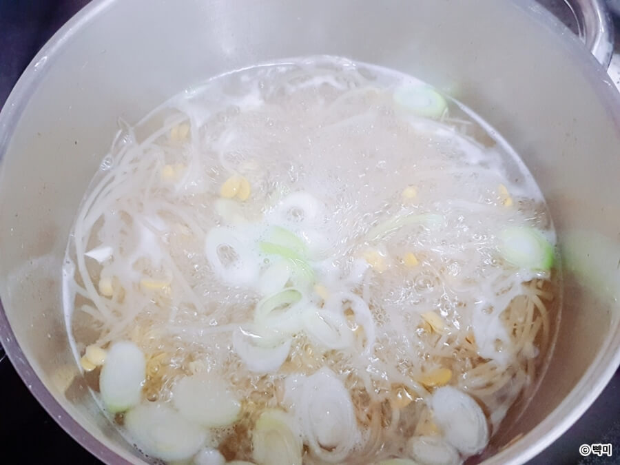 콩나물국-맛있게-끓이는-법-비린내-없이