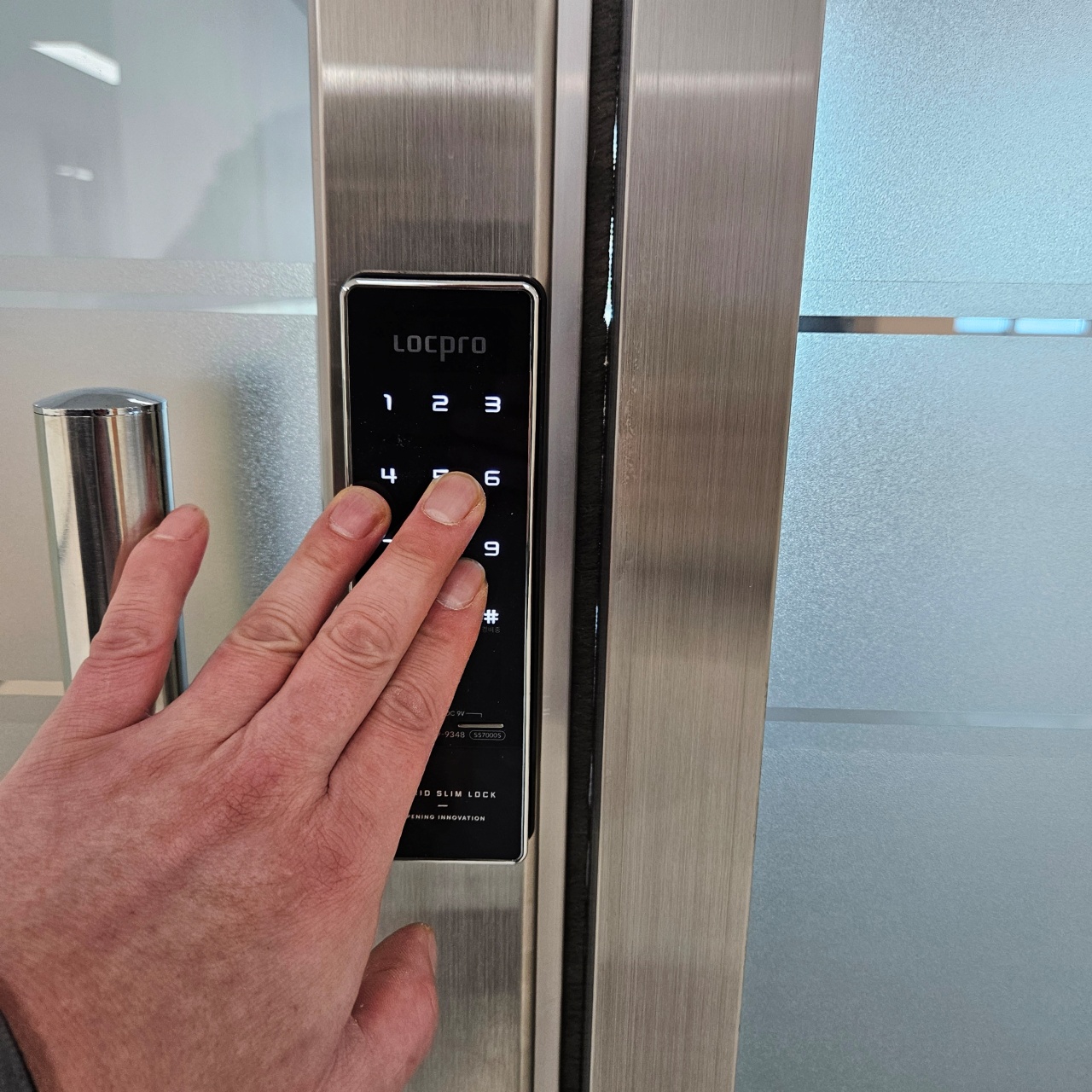 양산 열쇠 도어락 학교 교사실 세이프 도어 샤시문 디지털 전자 번호키 설치