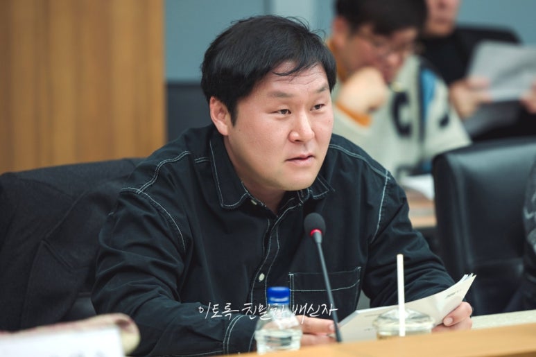 이토록 친밀한 배신자 보러가기