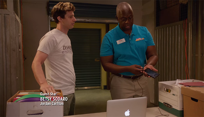 변장한-제이크-홀트