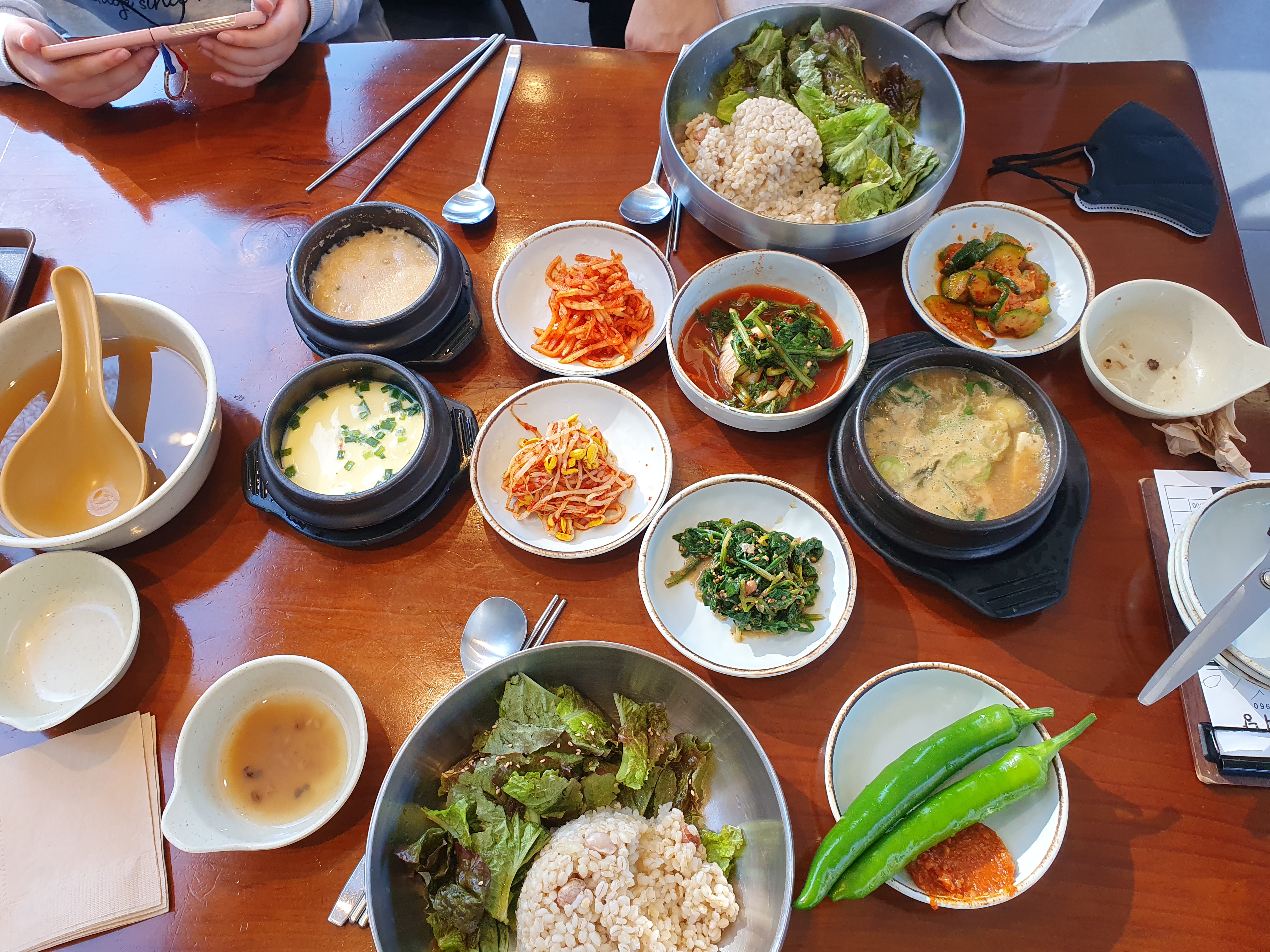 대전 보문산 맛집 반찬식당 고등어구이 정식 2인은 보리밥 정식2인분 + 큰 고등어 구이 1마리가 제공됩니다.