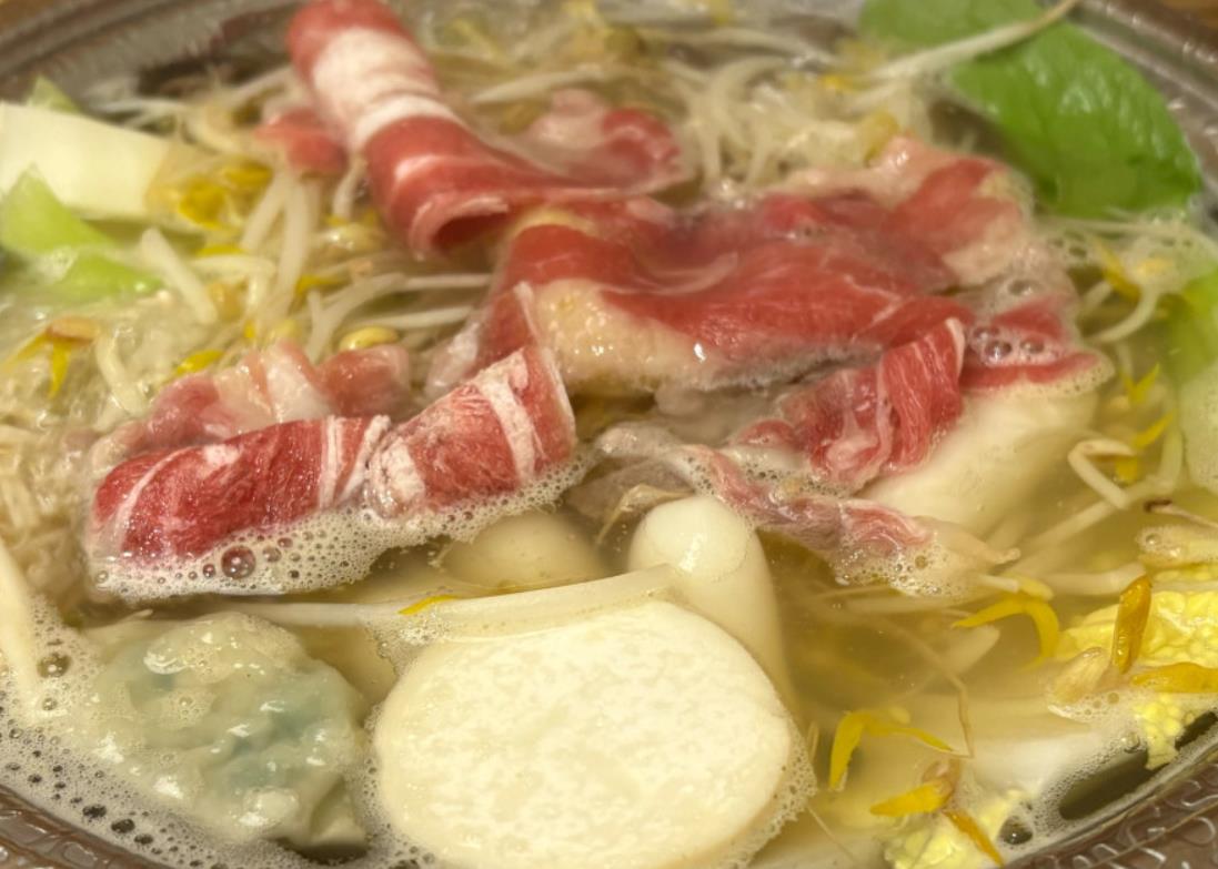 생방송투데이 소고기샤브샤브 7700원 끓고 있는 모습