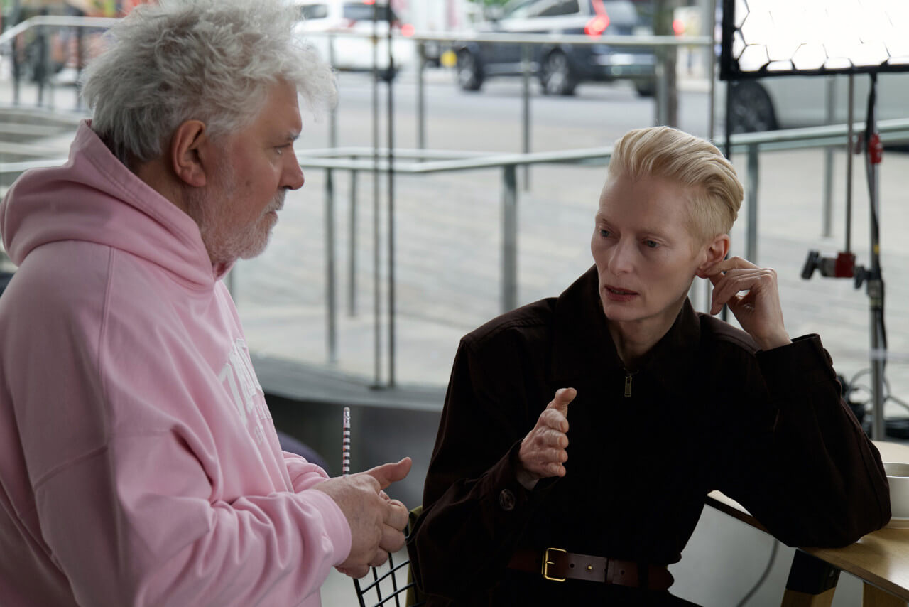 룸 넥스트 도어