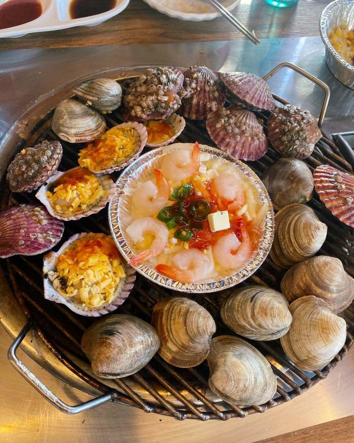 백반기행 지수원 편 4단 조개구이 무한리필 치즈 가리비 전복 숯불 구이 오이도 맛집 소개