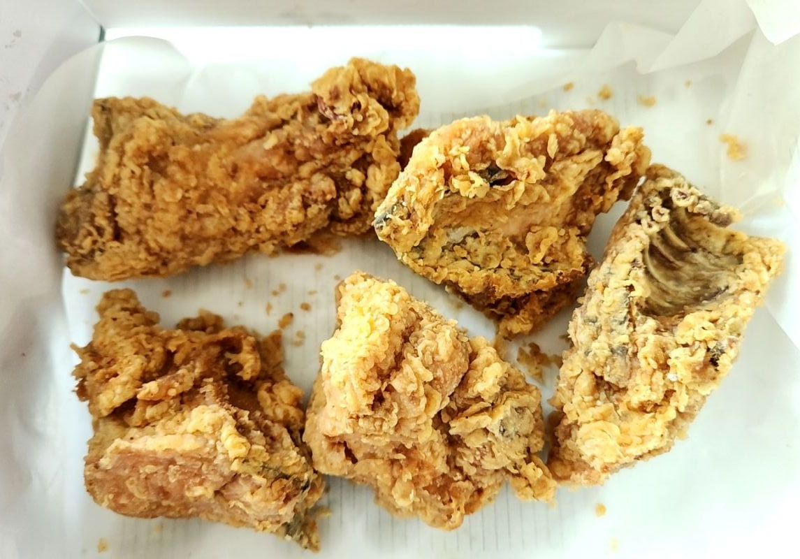 후라이드 치킨조각
