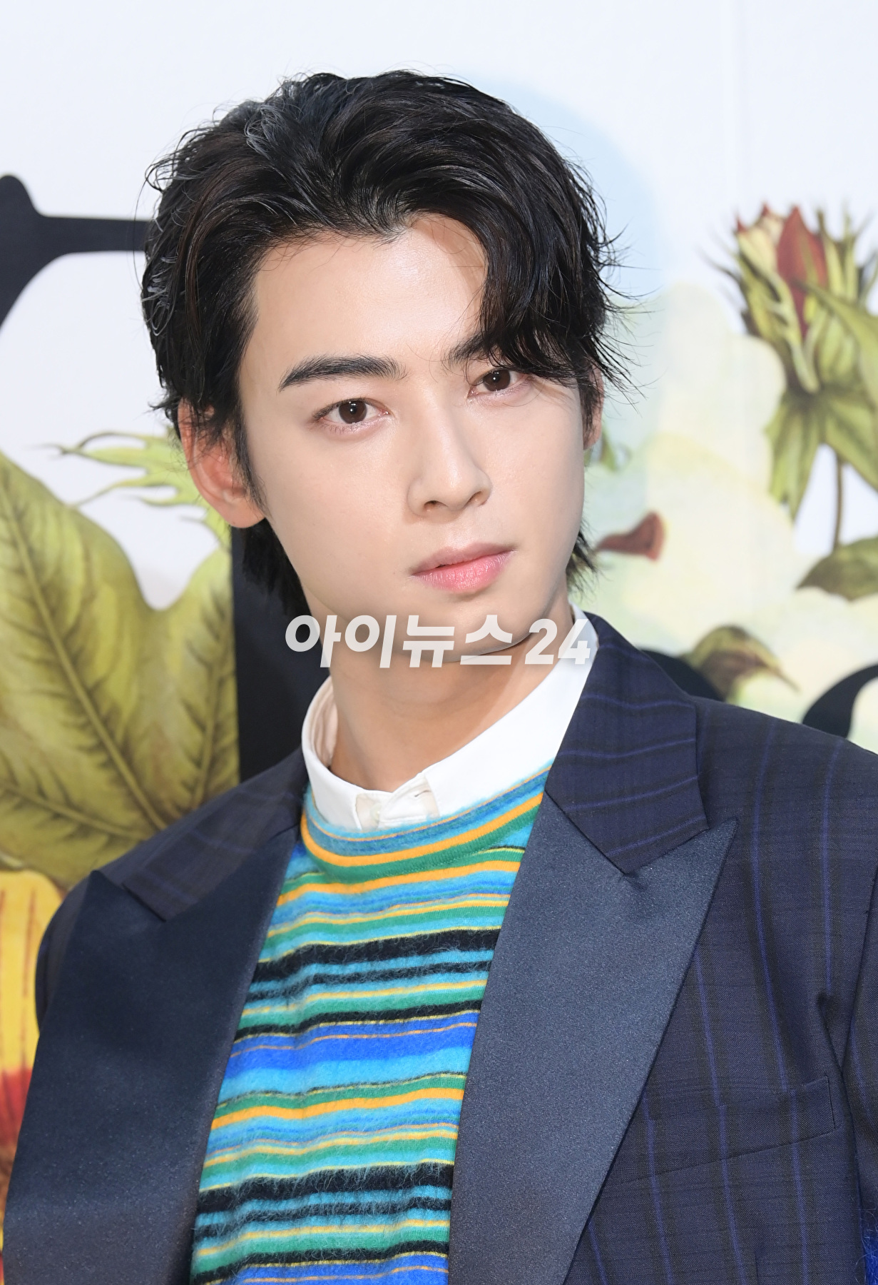 아스트로 차은우가 13일 오후 서울 성동구 성수동 한 스튜디오에서 열린 디올 맨즈 티얼즈 컬렉션 출시 팝업스토어 행사에 참석하고 있다. [사진=정소희 기자]