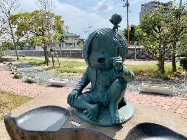 요괴 청동상이 늘어서 있는 돗토리현의 작은 항구 도시 사카이미나토의 '미즈키 시게루 로드'