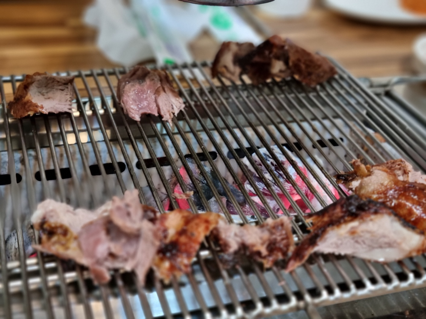 양다리구이_불판위에 굽는_사진