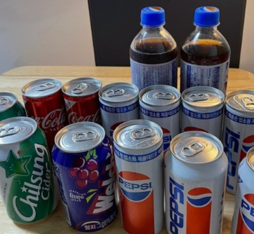 여러 종류의 탄산음료 이미지