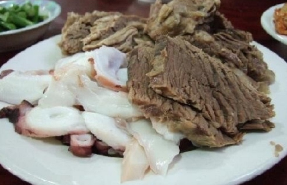 수육-달인-명륜손칼국수-