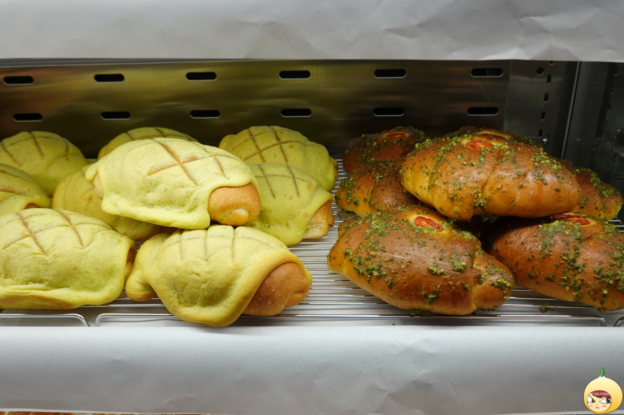 메론 & 토마토바질치즈 소금빵