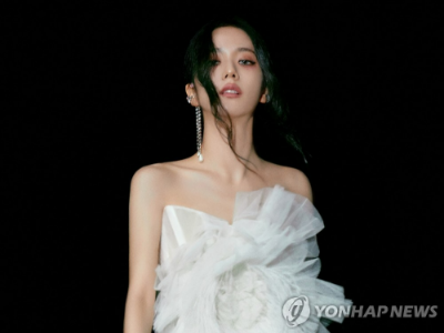 걸 그룹 블랙 핑크의 지수가 발표한 솔로 음반 타이 틀 곡 꽃 이 글로벌 유튜브 송 톱100 차트 에서 2주 연속 1위를 차지 했다고 소속사 YG 엔 터 테인 먼 트 가 밝혔다.