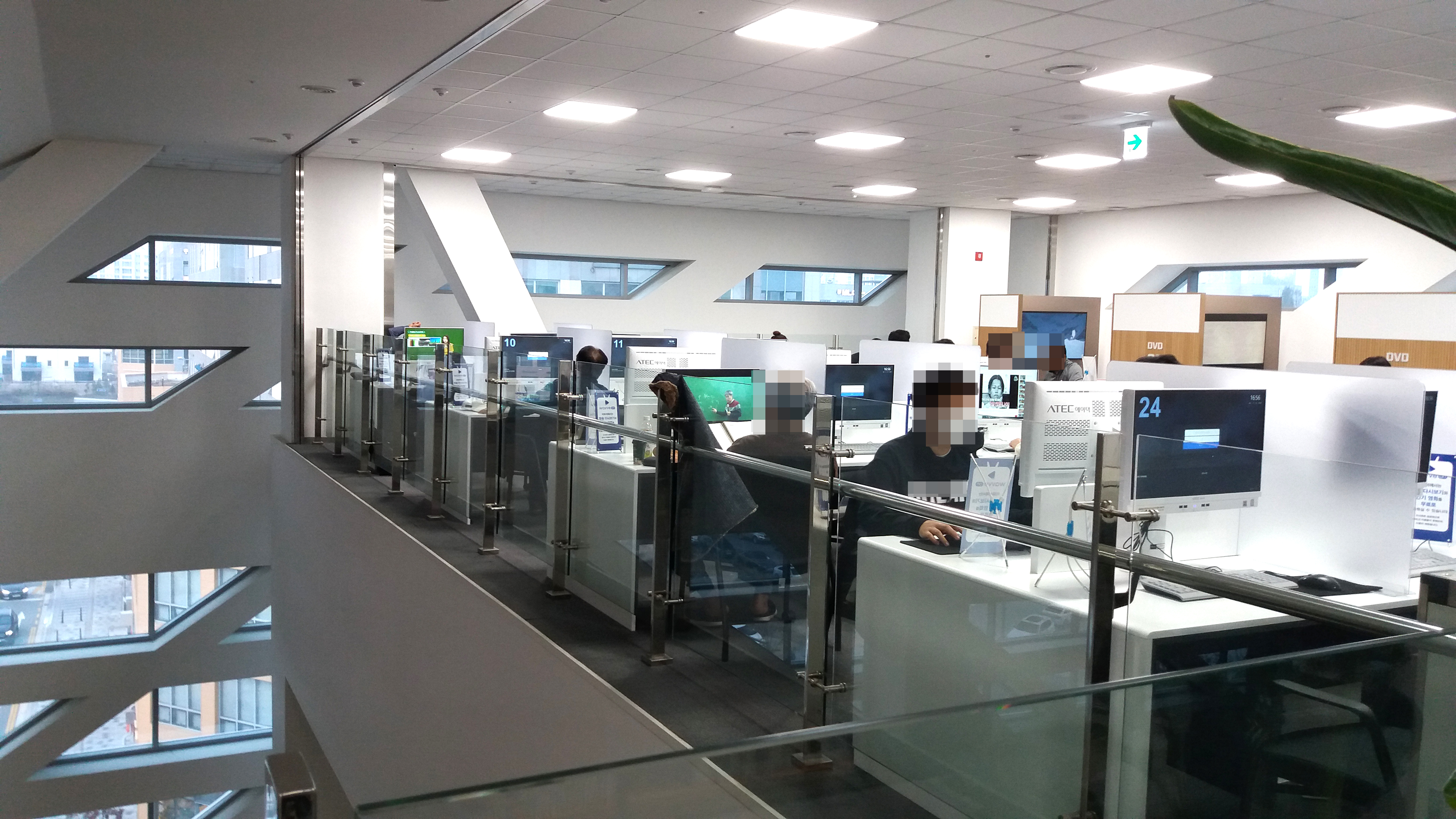 ์ธ์ข
์๋ฆฝ๋์๊ด ์ปดํจํฐ์ค