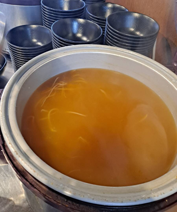 셀프대 밥솥에 콩나물국