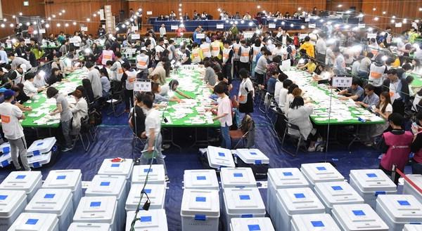 투표-결과-개표소