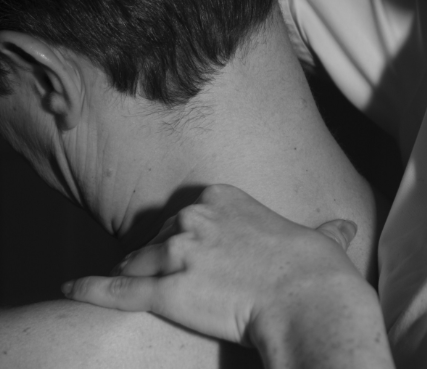 목, 어깨 통증 사진