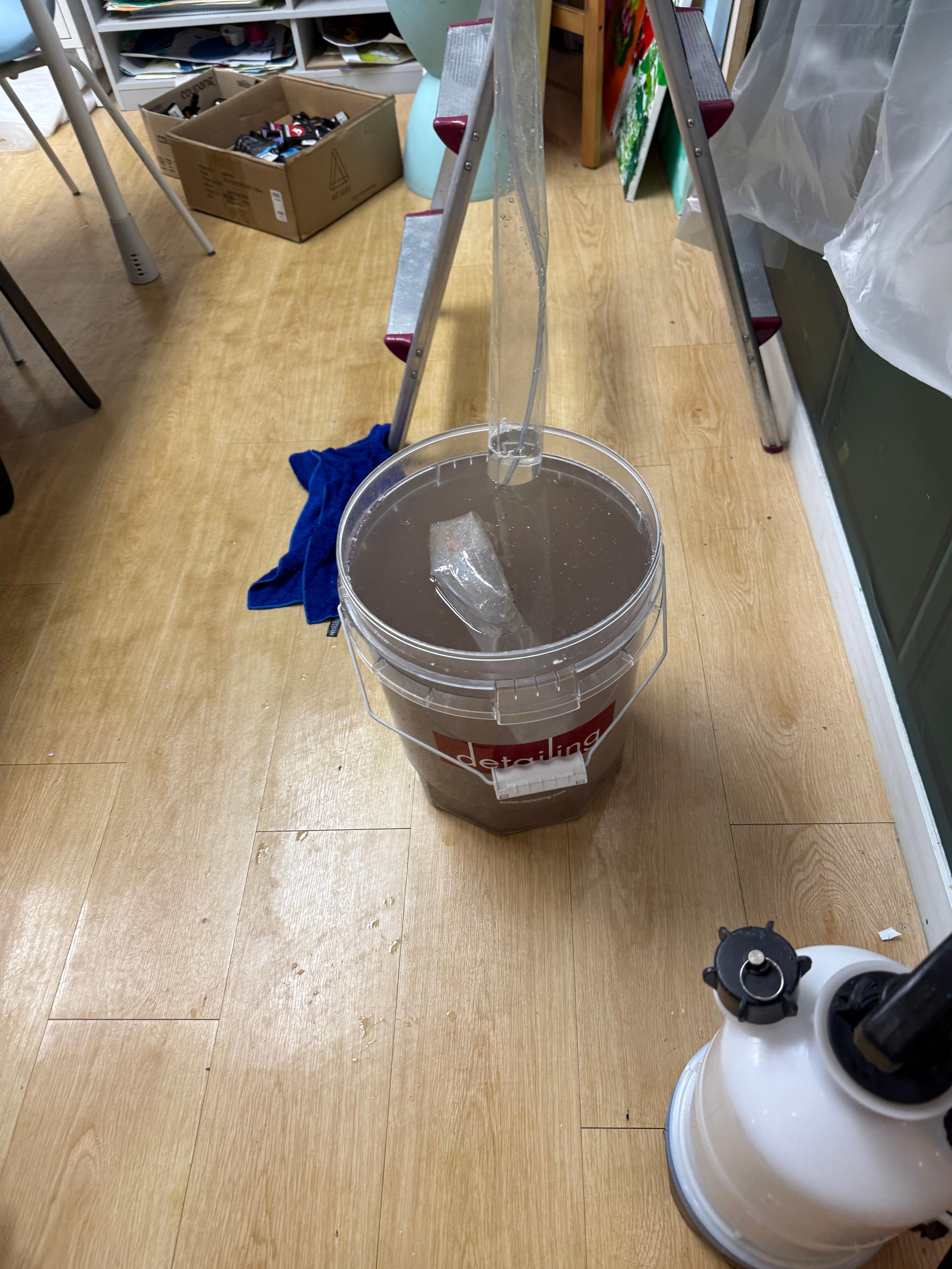 시스템에어컨분해청소 후 나온 오염수