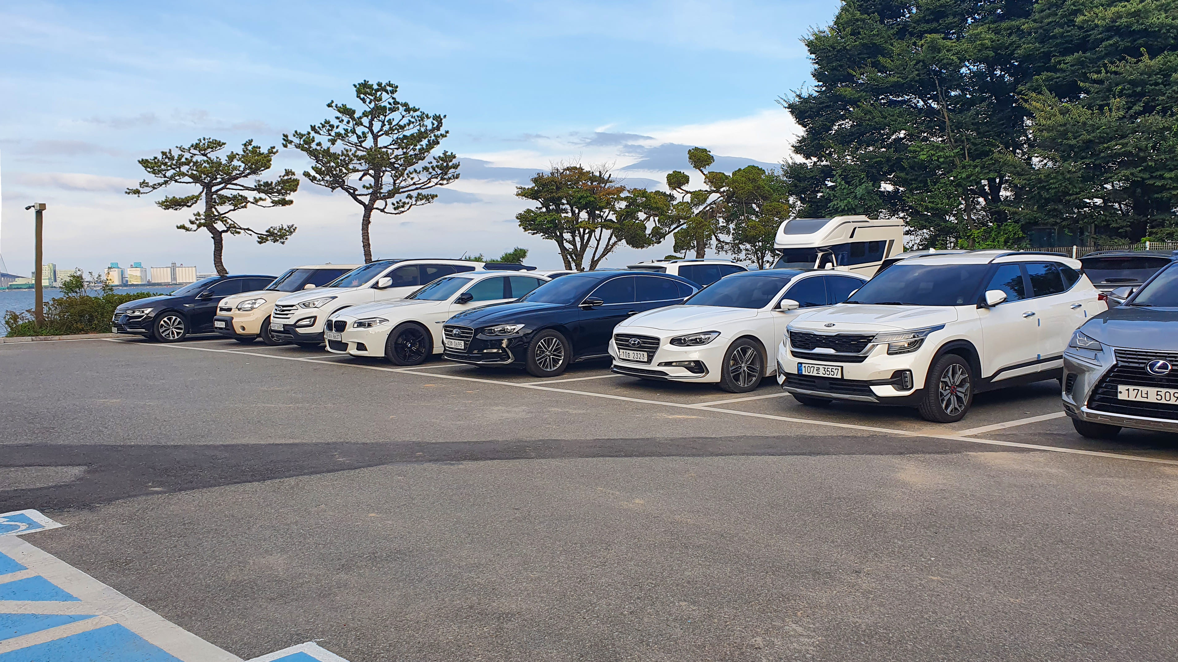 카페 해어름 주차장