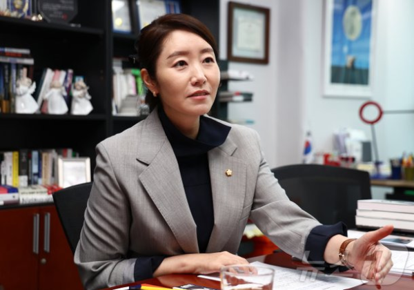 강선우 국회의원 프로필