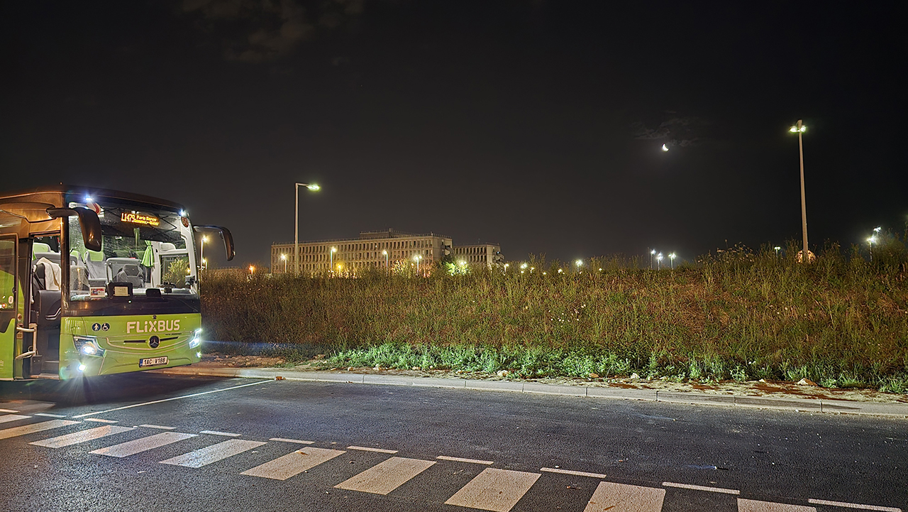 플릭스버스 타고 파리 오를리 공항 도착