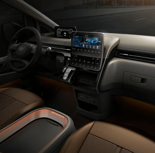 스타리아 운전석 인포테인먼트 시스템 모습