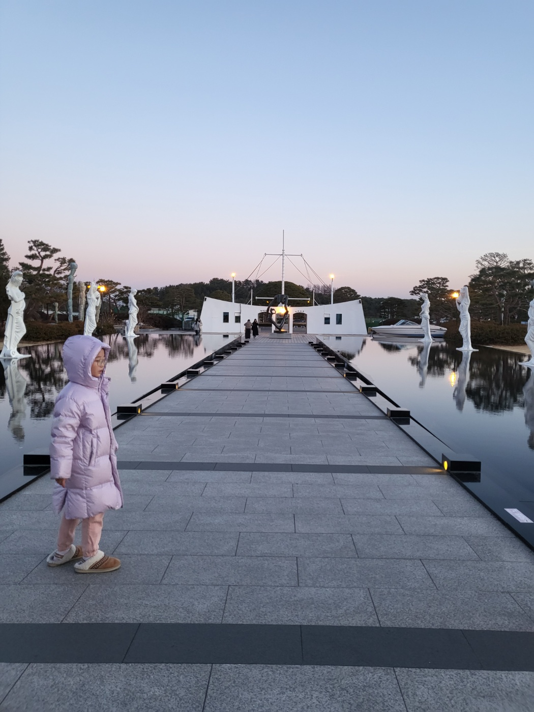 정동진 썬크루즈 리조트: 숙박 없이 100% 즐기기! 조각공원 입장료 환급 팁과 레스토랑 이용 후기(회전 레스토랑 가격정보)