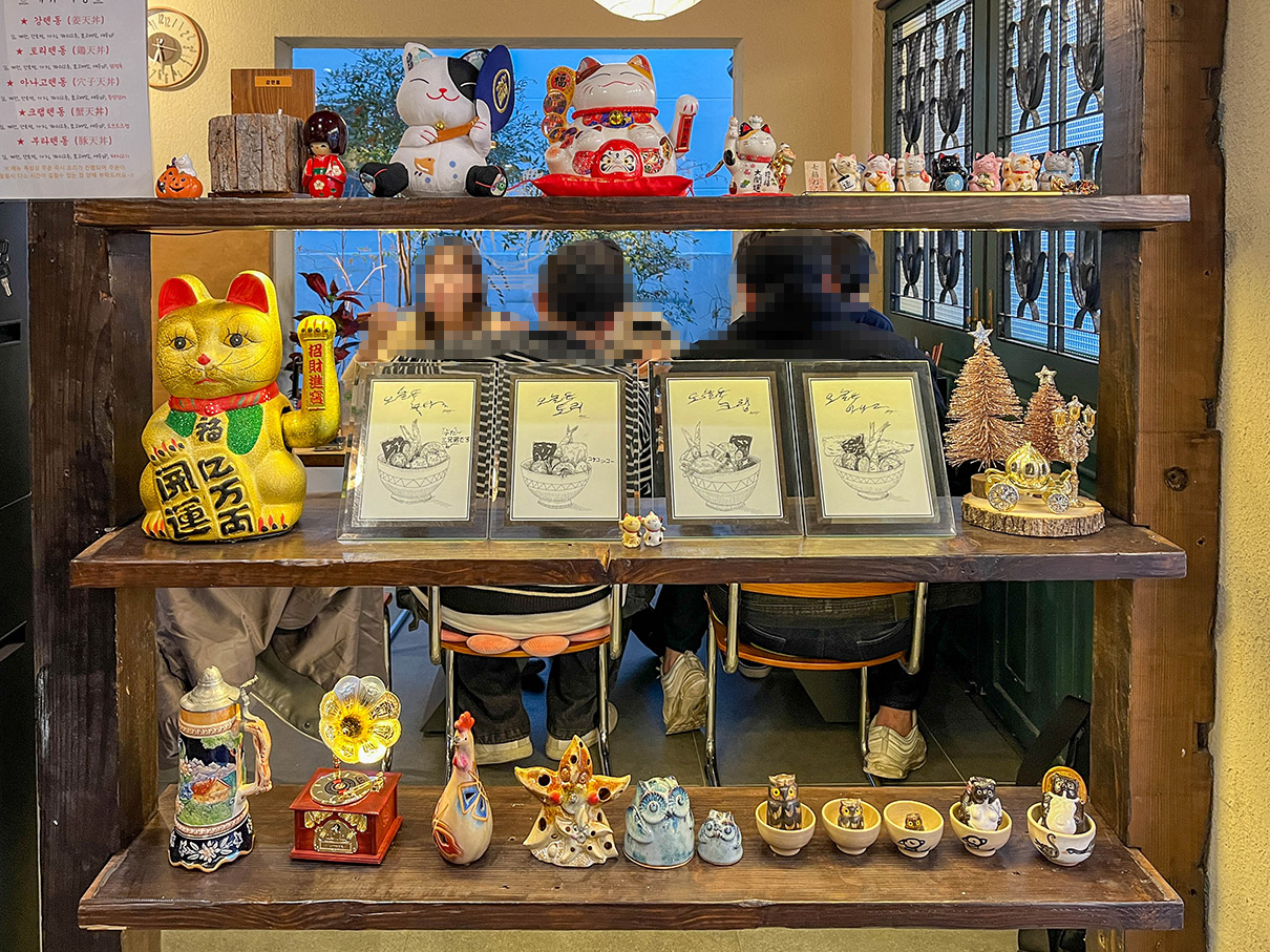 온천천 카페거리 강텐동 내부