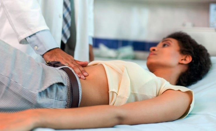 여자 왼쪽 갈비뼈 통증 원인 10가지 및 의심되는 질병 총정리