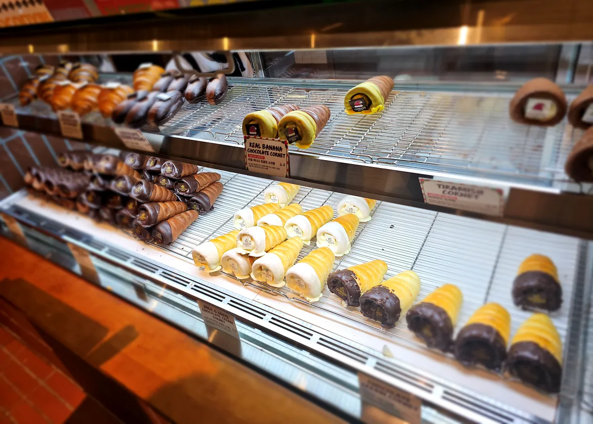 여의도-더현대서울-백화점-고디바베이커리-진열빵-소라빵