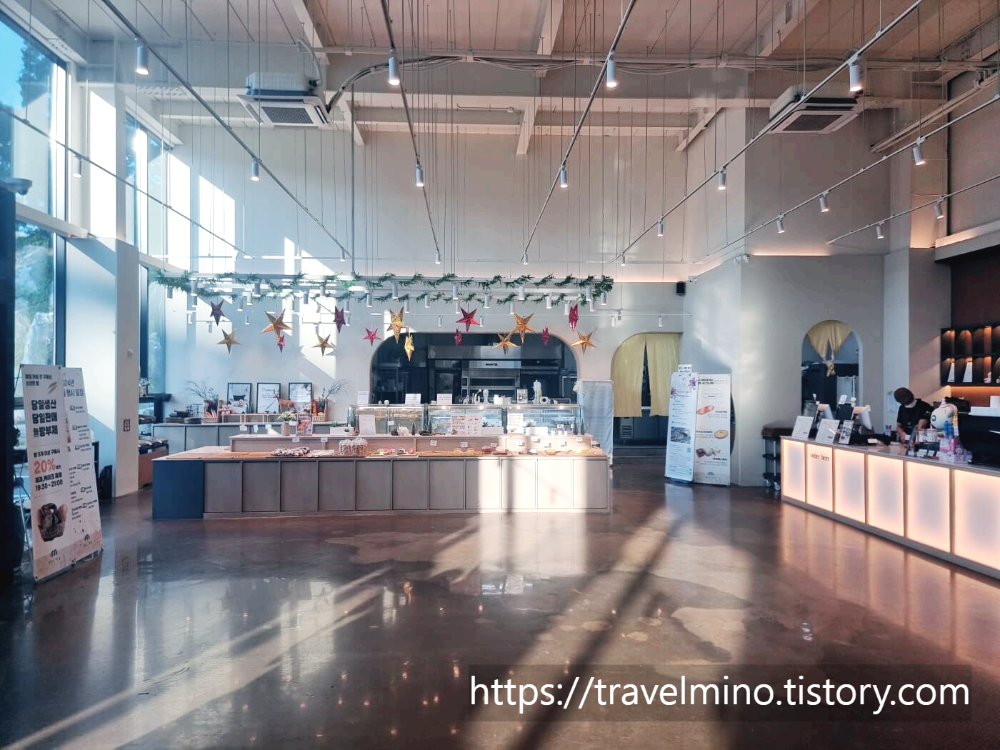 경기도 화성 남양의 4000평 규모의 대형 베이커리 카페 _ 카페 밀마