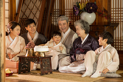 추석명절승차권예매-참고이미지-가족모임