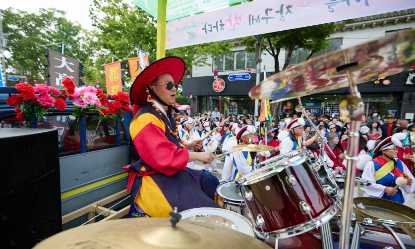 과거춘향제공연에서 길거리시민참여공연