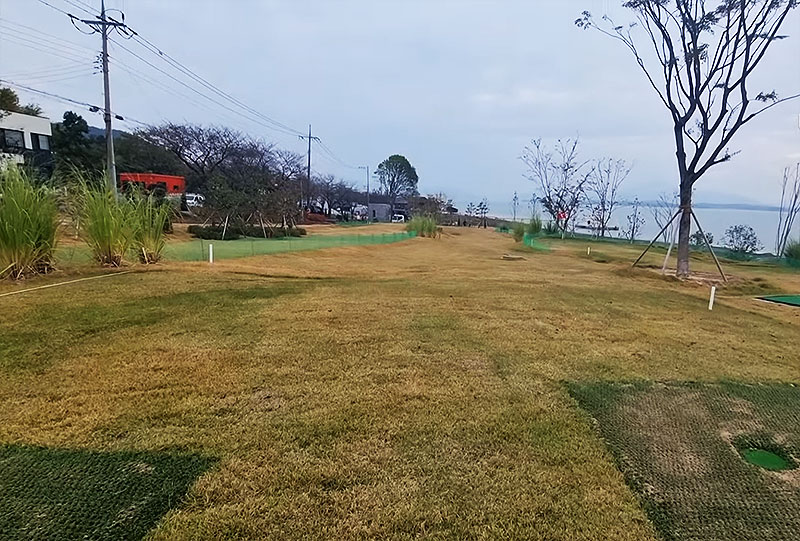 삼천포 모충파크골프장. 경남 사천시 송포동 1144-1 (모충공원 내)