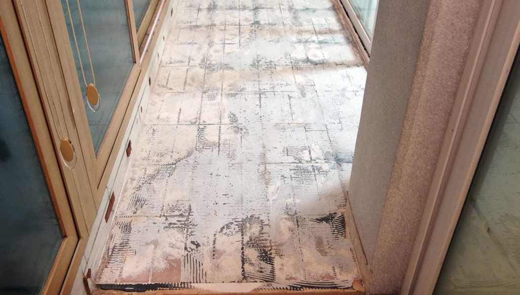 발코니 마루 철거