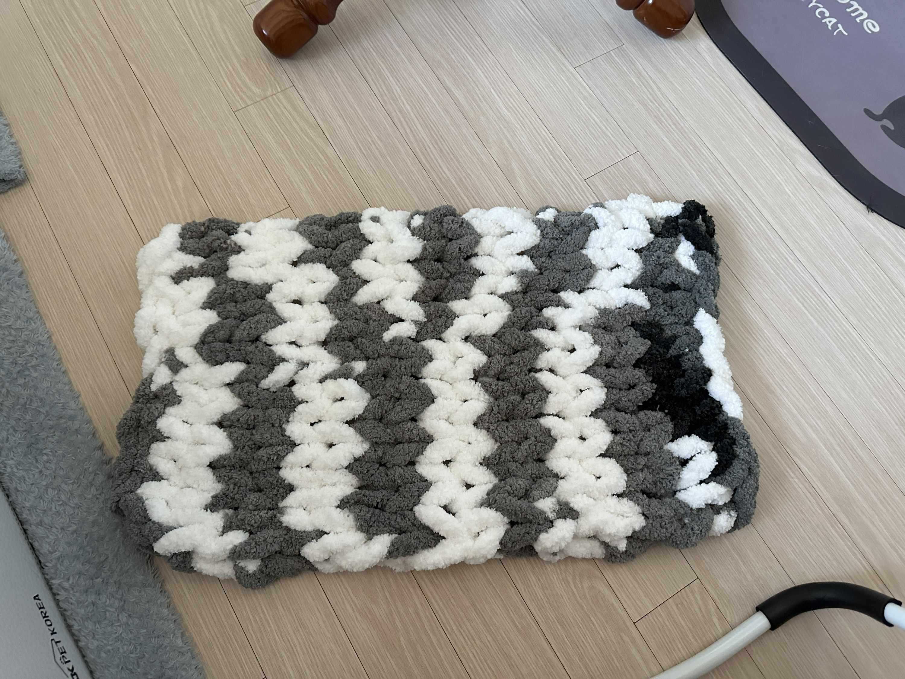 청키수면사로_만든_직사각형_방석_1