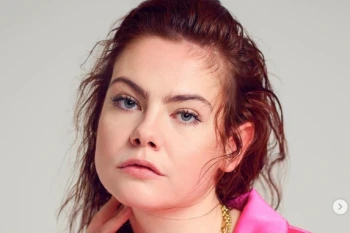 헝거게임: 노래하는 새와 뱀의 발라드에서 메이페어 리프를 맡은 이소벨 제스퍼 존스