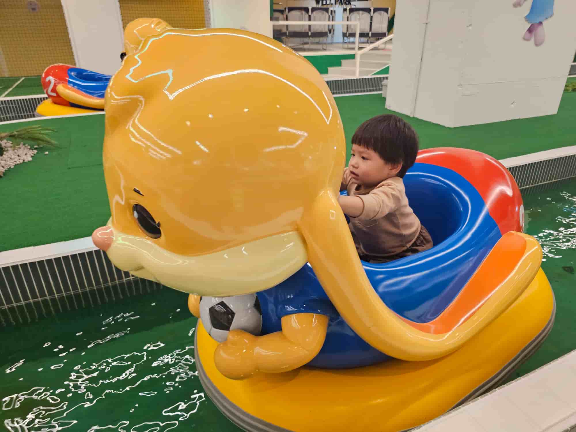 오리배가 아닌 토끼배