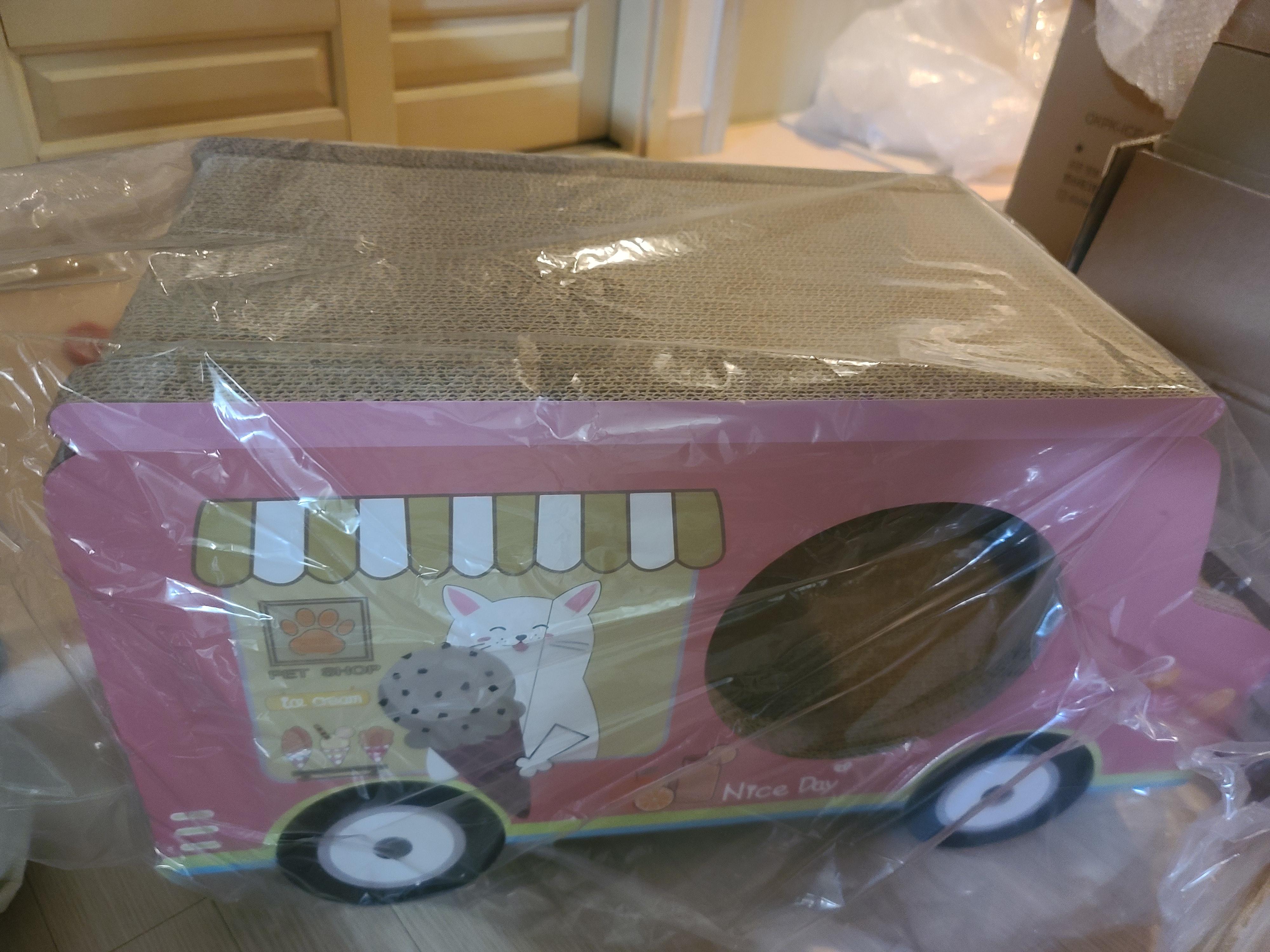 고양이들 스크래쳐를 교체했다.(자동차스크래쳐,침대형스크래쳐)