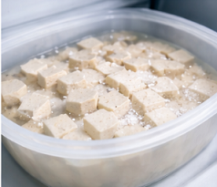 소금물에 보관하는 두부