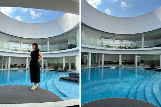 아침에 숙소 수영장과 함께 찍은 사진