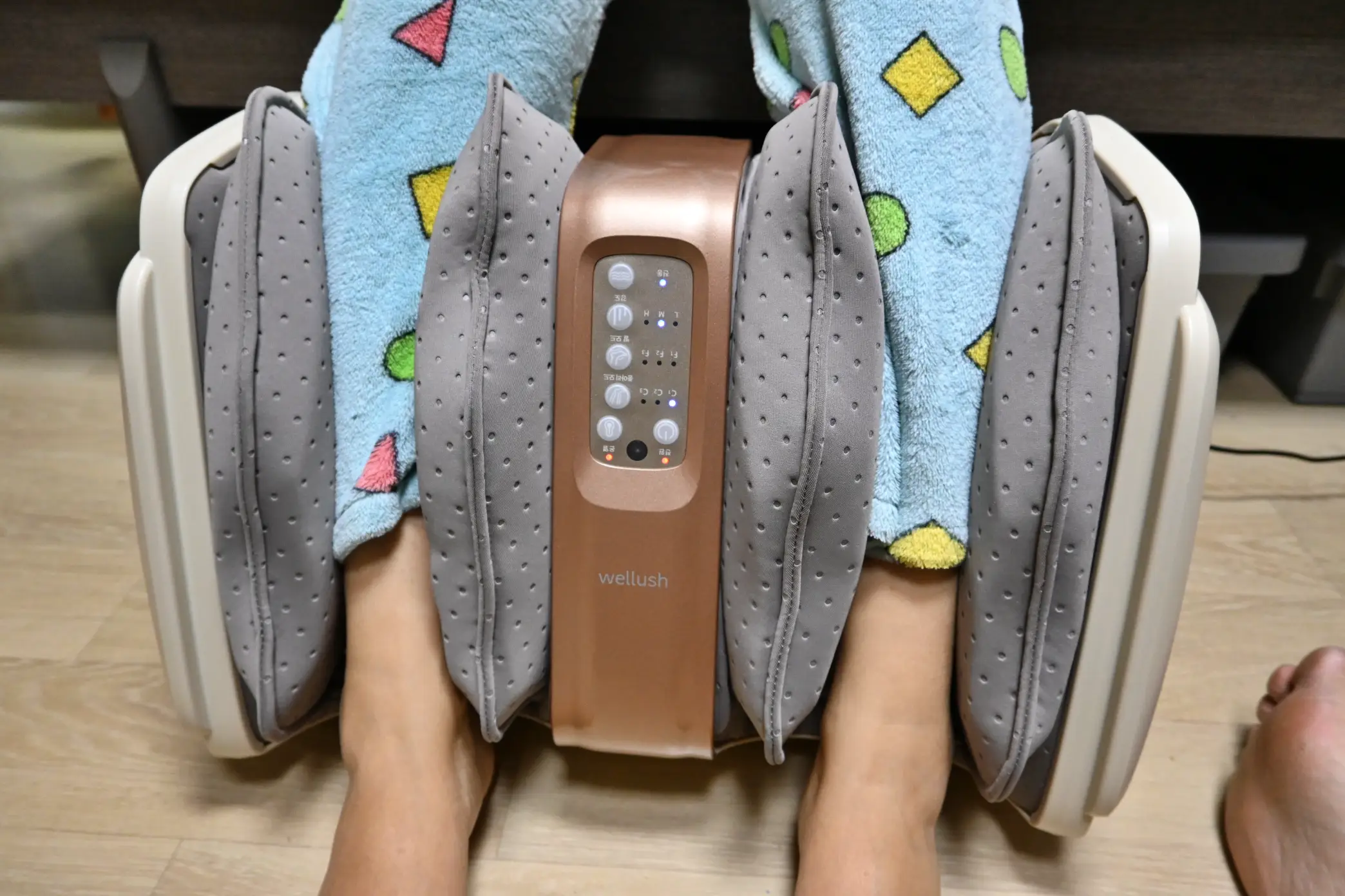 웰모아 웰러쉬 다리마사지기 HCW-60S 어떤 자세에서도 마사지 가능 사진15