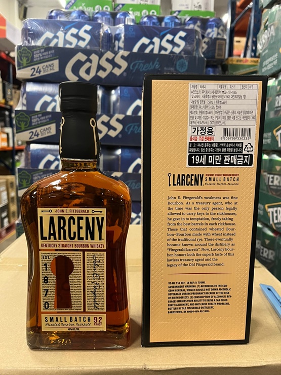 라세니 위스키 병 앞면-케이스 뒷면