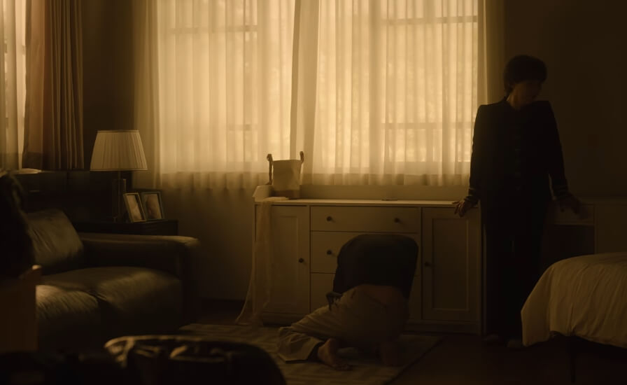 좌절하는 귀주와 옆에 서있는 만흠, 과거