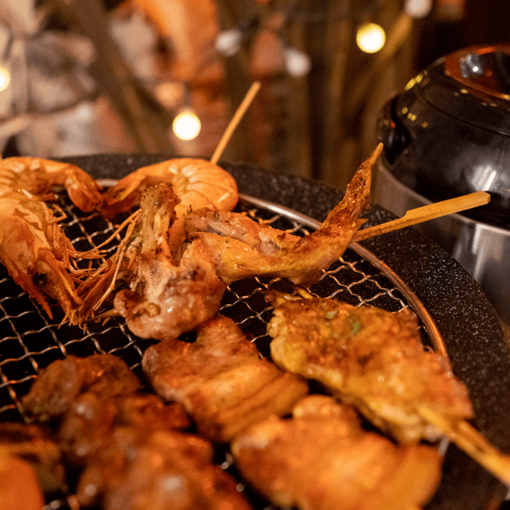 화로-데워지는-꼬치구이