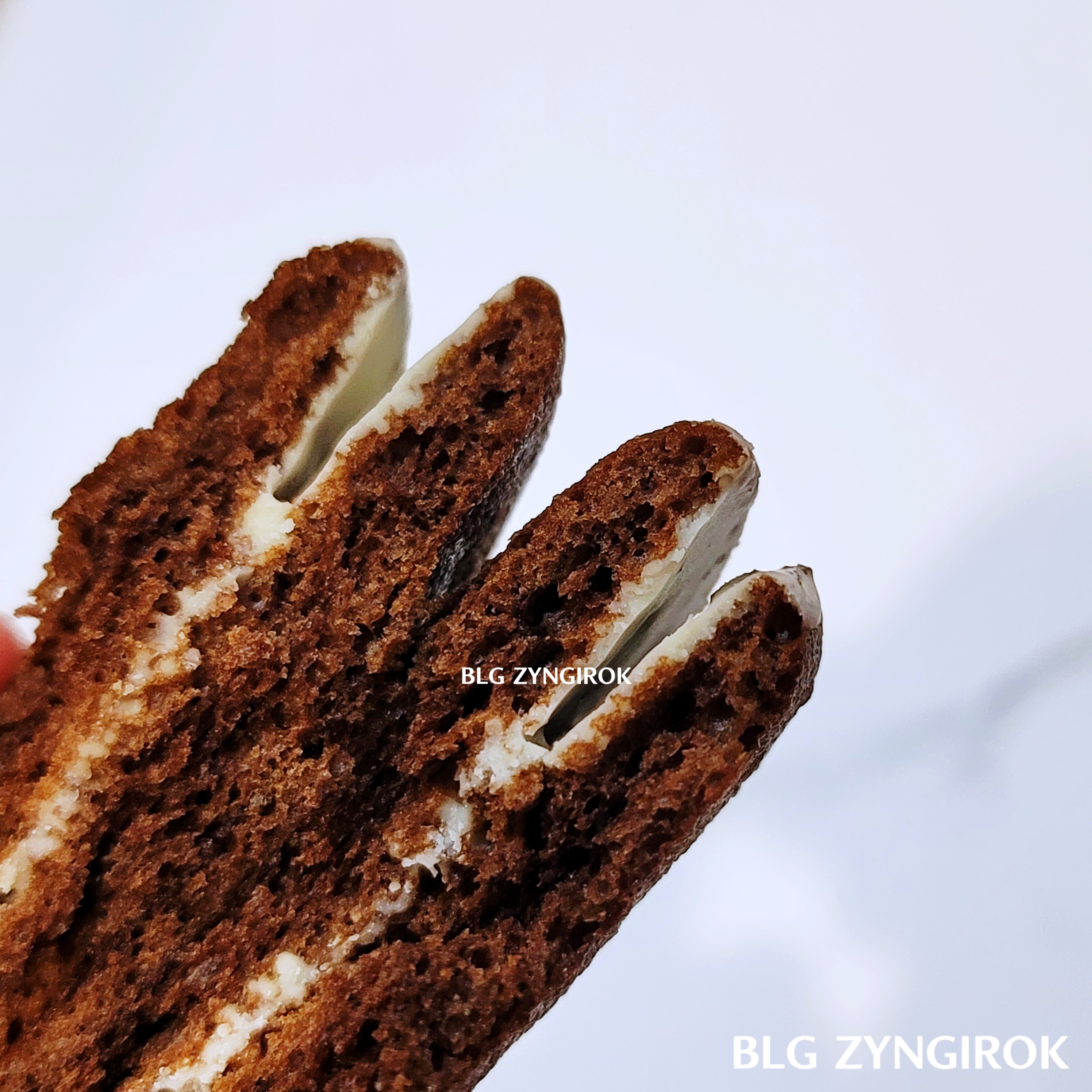 노브랜드 팬케이크 코코아 단면 모습이다.